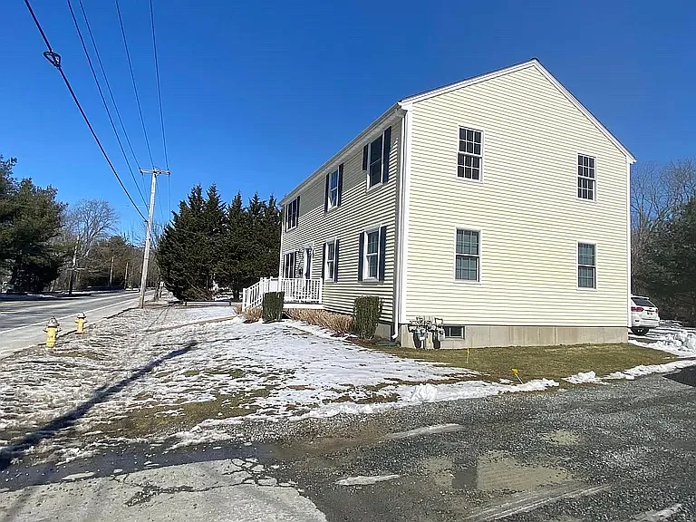 1078 Main St #2 — Photo 1