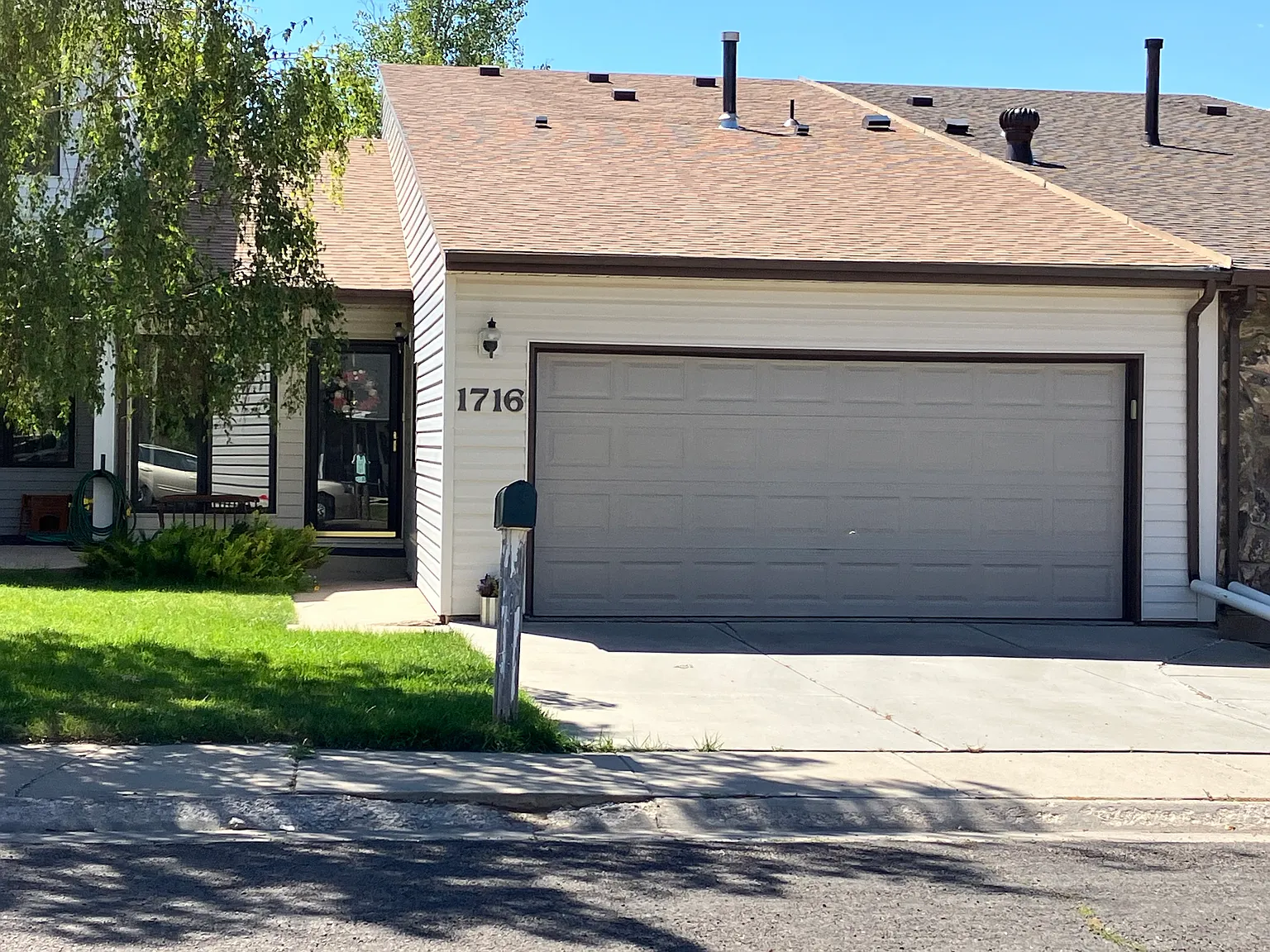 2 bed, 1320 sqft, $1,575 — Photo 2