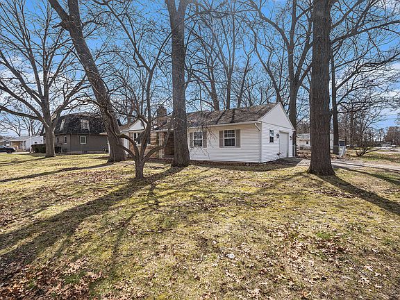 4th image of 1705 Oak Park Dr