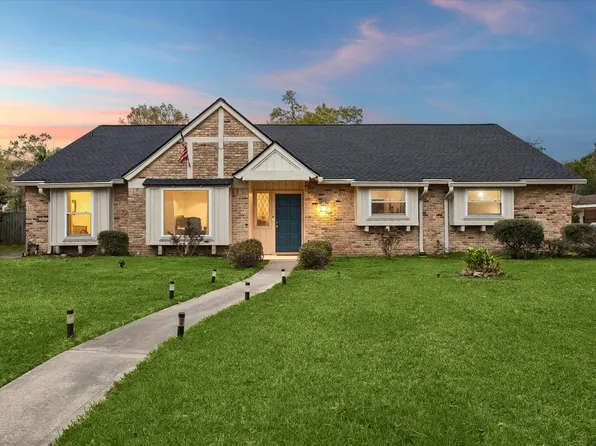 311 Forest Lake Dr, Seabrook, TX 77586