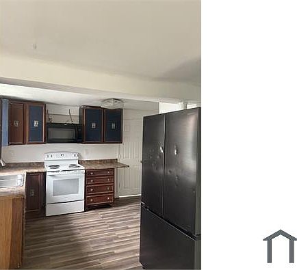 2nd image of 875 1/2 Main St #1