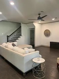3 bed, 3.0 bath, 2800 sqft, $3,500 — Photo 3