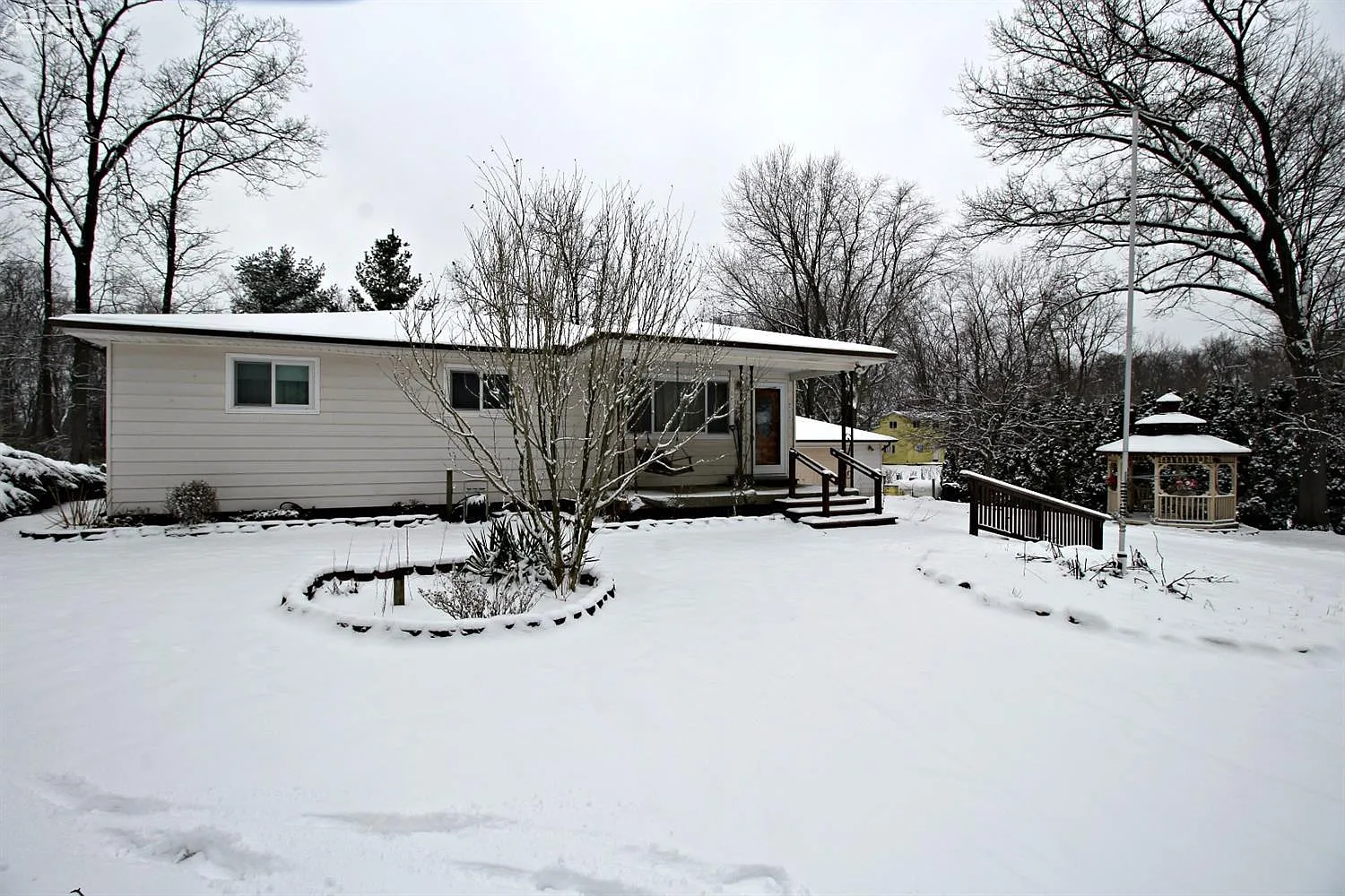 1830 Woodfield Blvd photo 1