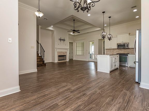 2nd image of 300 Birchview Dr