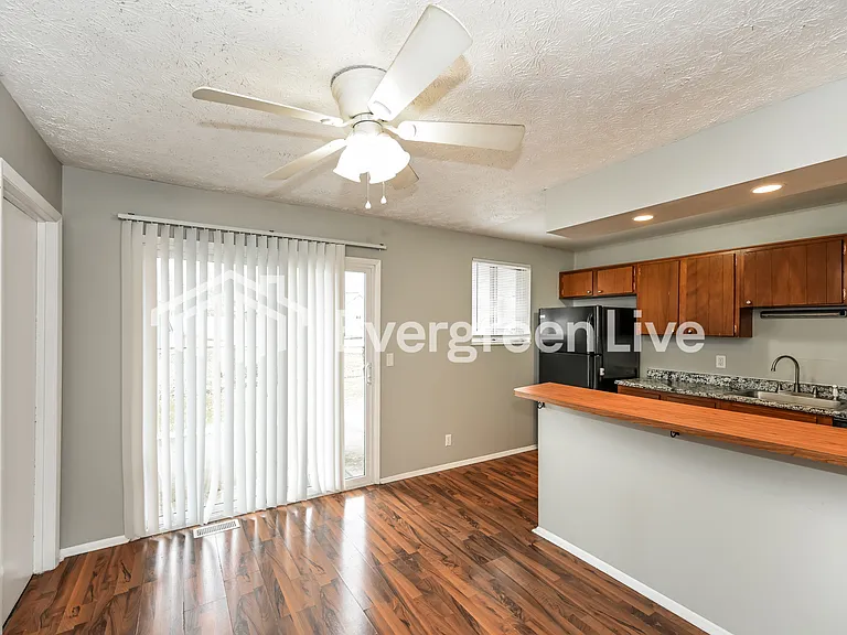 10226 Storm Dr — Photo 6