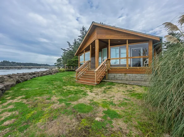 150 SW Maple St, Waldport, OR 97394