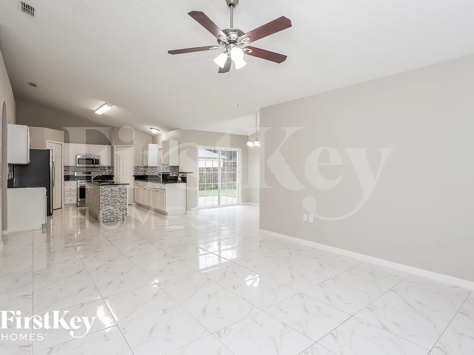 4 bed, 2.0 bath, 2128 sqft, $2,530 — Photo 3
