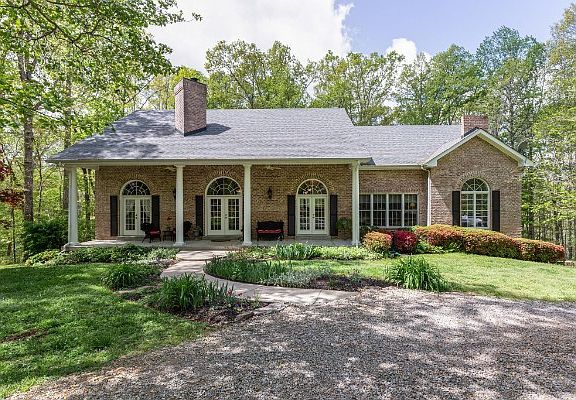 2nd image of 6045 Carter Ln