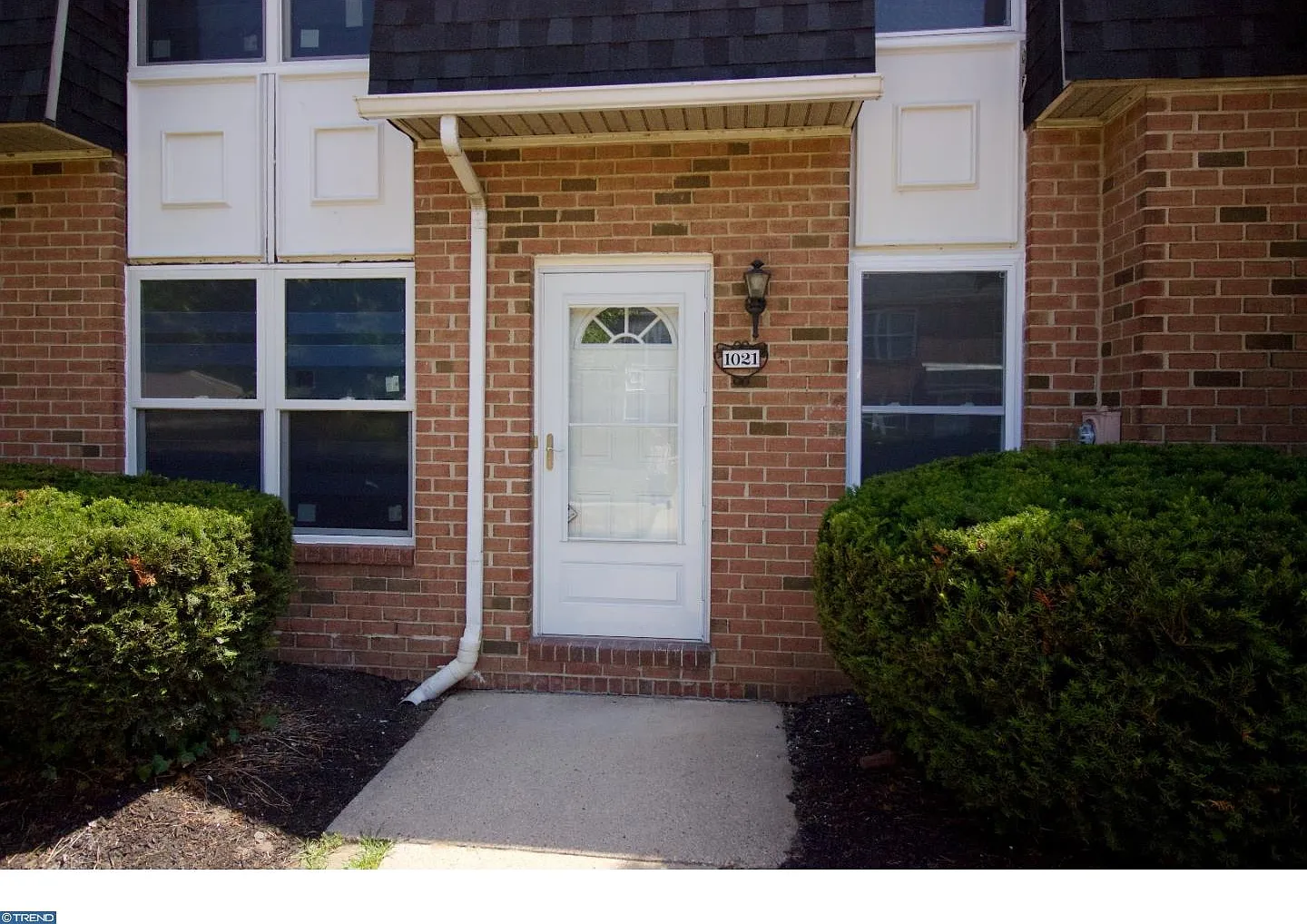 2 bed, 1056 sqft, $2,050 — Photo 2