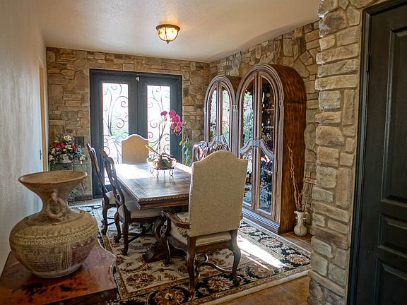 4th image of 28608 Vineyard Ln