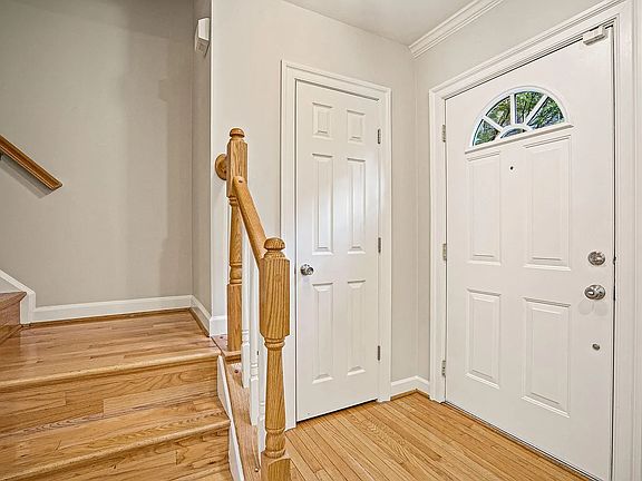 5th image of 2403 N Greenbrier Ct