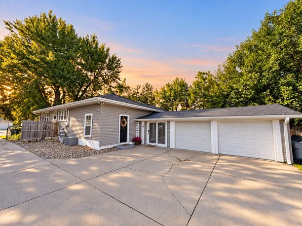 3823 E Ave Ne, Cedar Rapids, IA 52402