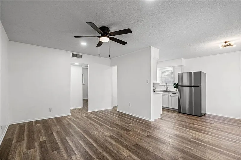 2 bed, 1.0 bath, 750 sqft, $1,350 — Photo 3