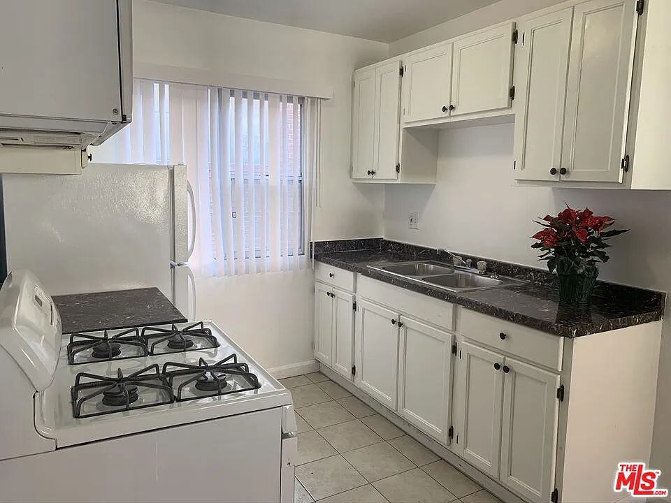 2 bed, 1.0 bath, 800 sqft, $2,199 — Photo 3