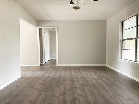 3rd image of 516 Louise St