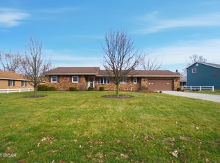 918 Carnation Dr, Wapakoneta, OH 45895