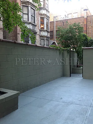 Rented by Peter Ashe | media 23