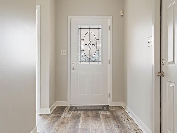 4th image of 186 Glen Oaks Cir