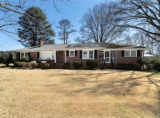 220 Pickens Dr, Pendleton, SC 29670