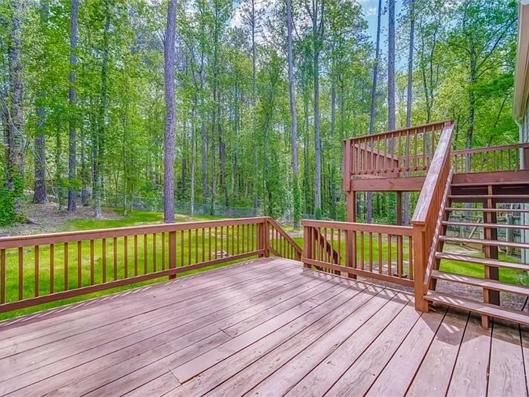 2218 Woodfern Dr — Photo 9