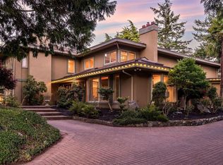 2895 Lansdowne Rd, Oak Bay, BC V8R3P8