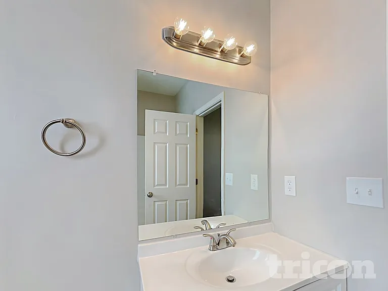 1211 Joannas Ct — Photo 7