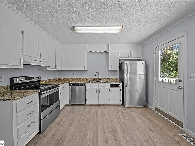 294 N Suber Rd — Photo 2