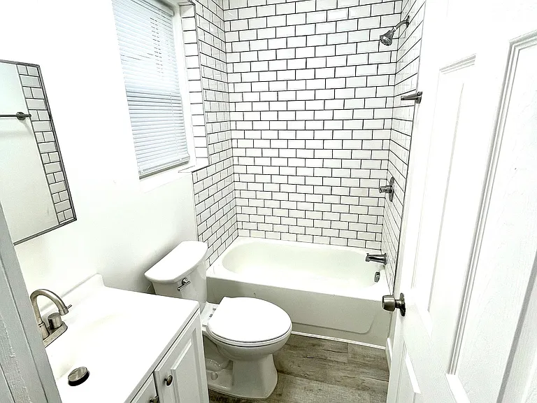 2131 Williams Ave #6 — Photo 10