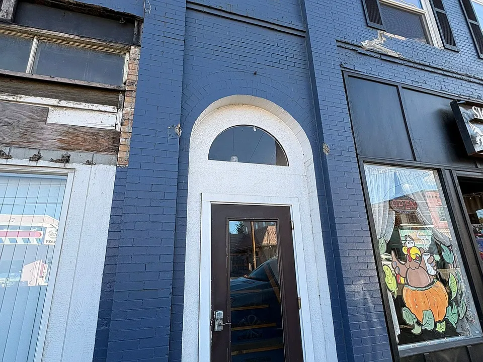 157 NE Main St