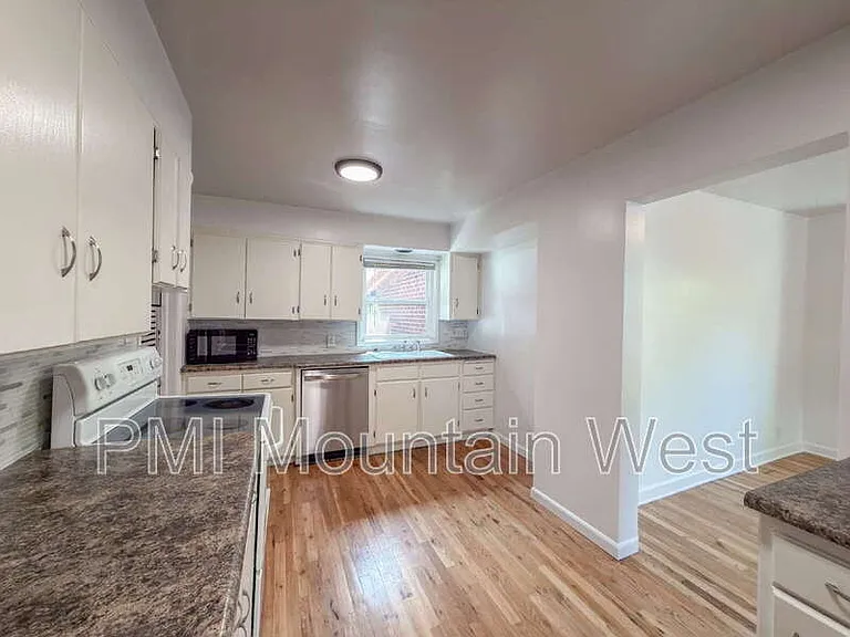 872 N Main St #A — Photo 7