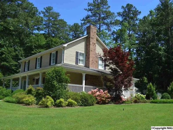 5637 Pawnee Cir, Guntersville, AL 35976