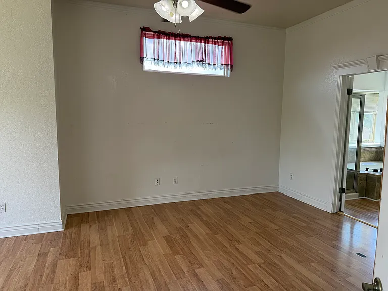 2208 Illinois Dr — Photo 18