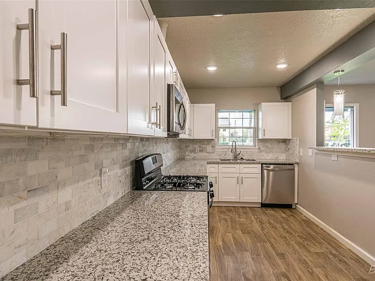 3818 Blodgett St — Photo 34