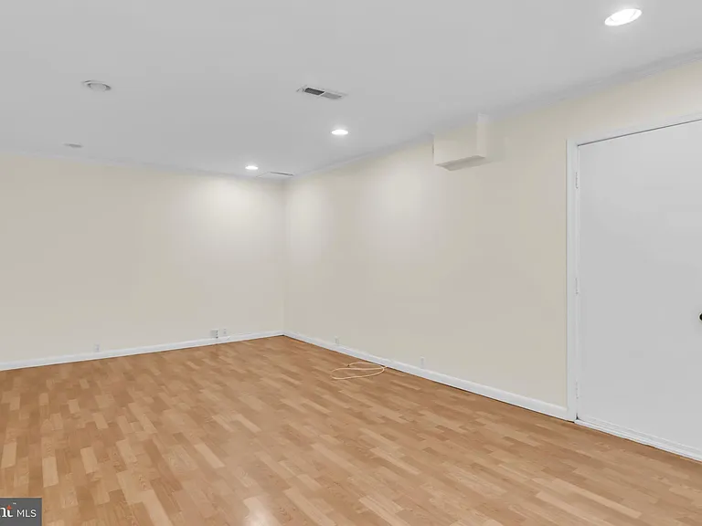 606 Northcliffe Dr — Photo 22