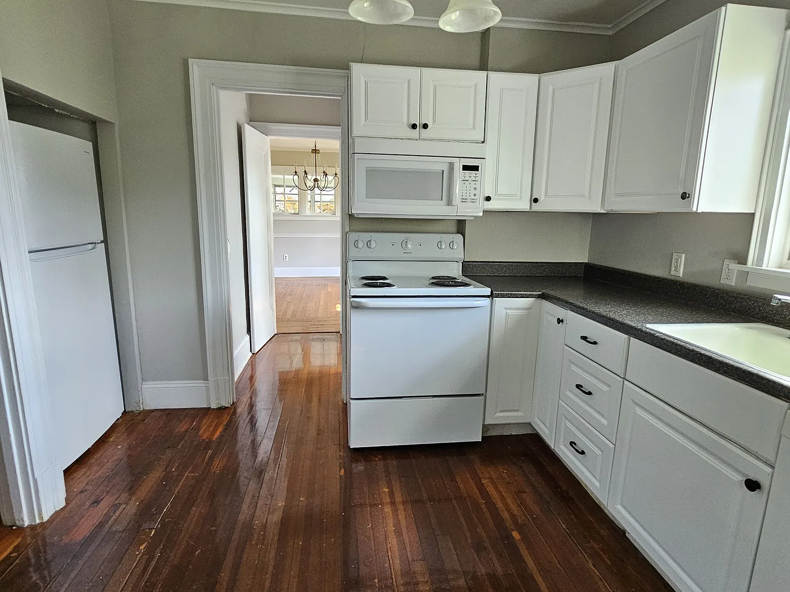 4 bed, 1.5 bath, $3,150 — Photo 4
