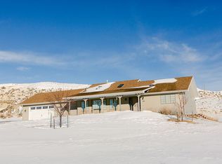 126 Meeteetse Creek Rd, Meeteetse, WY 82433
