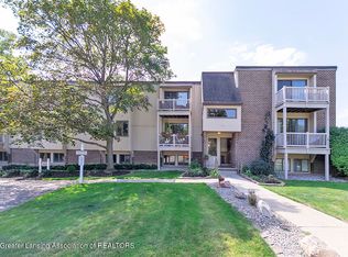 523 Bainbridge Dr APT 28, East Lansing, MI 48823