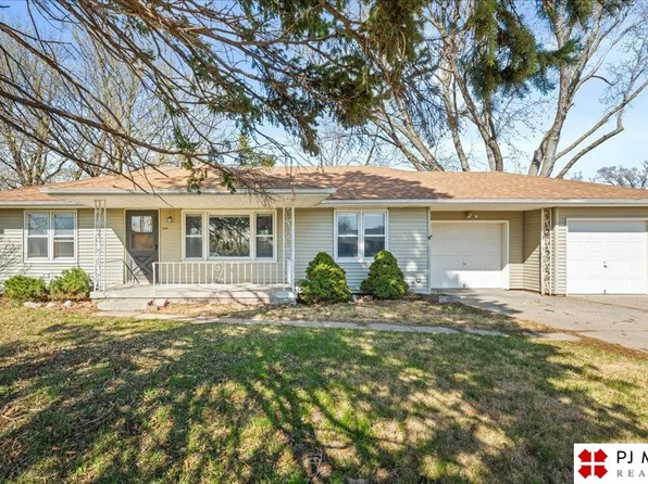 3701 Aurora Dr, Omaha, NE 68134