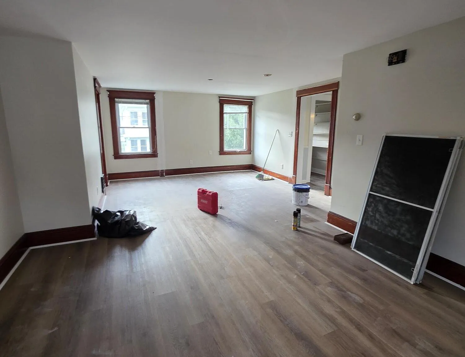 2 bed, 1.0 bath, 1420 sqft, $2,000 — Photo 2