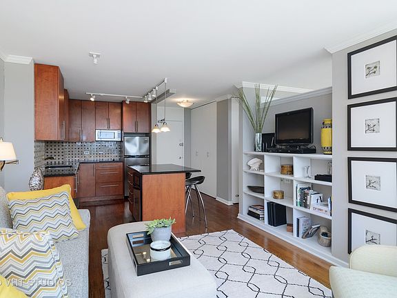 3rd image of 70 W Burton Pl APT 2202