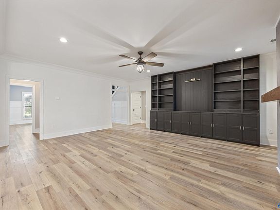 4th image of 7555 Parktrace Ln SE