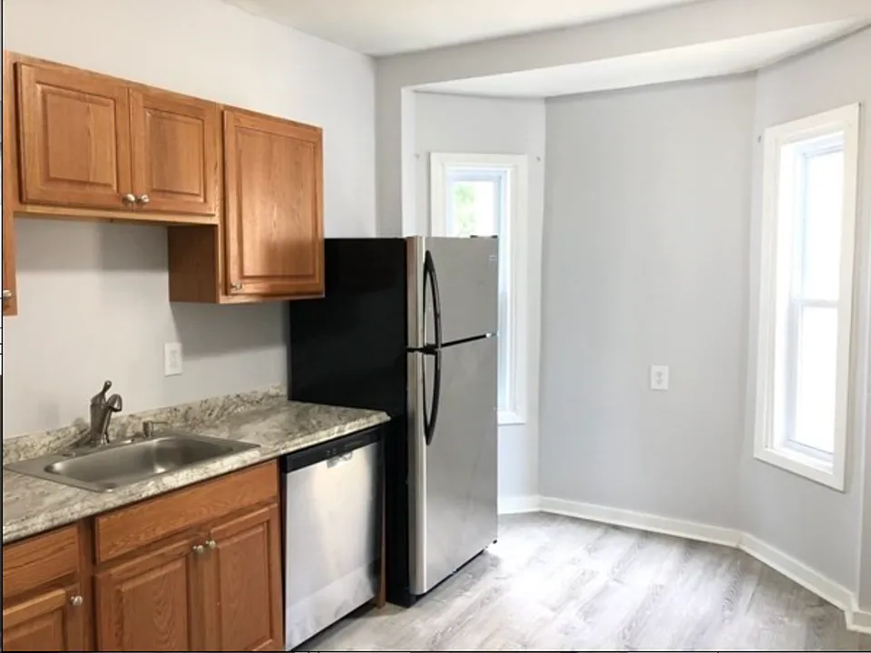 8 Langdon St #2
