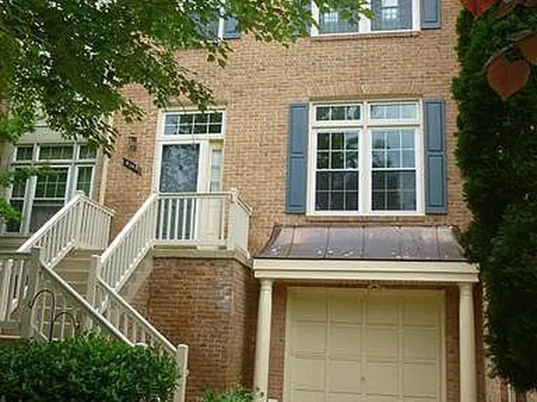 5142 Woodford Dr, Centreville, VA 20120