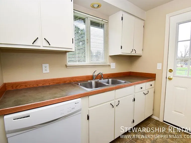 336 S 51st Pl — Photo 8