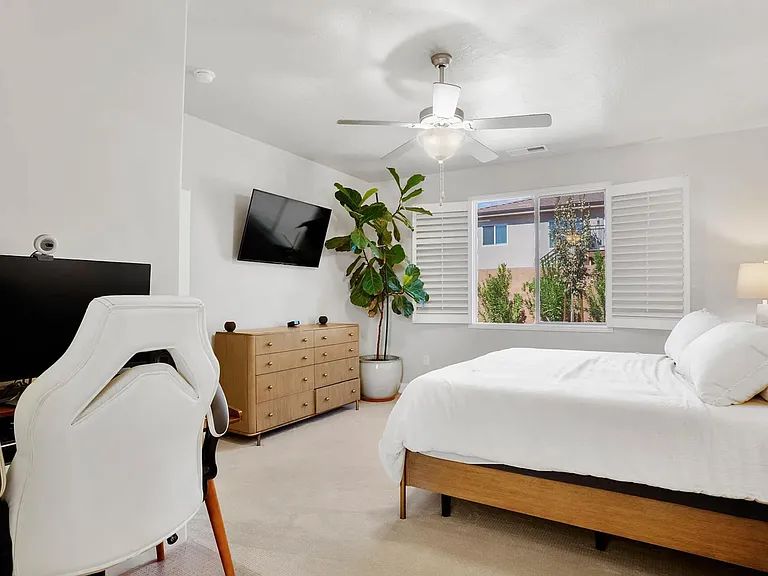 529 E Dry Springs Ln — Photo 5