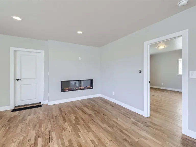 921 Walnut St — Photo 6
