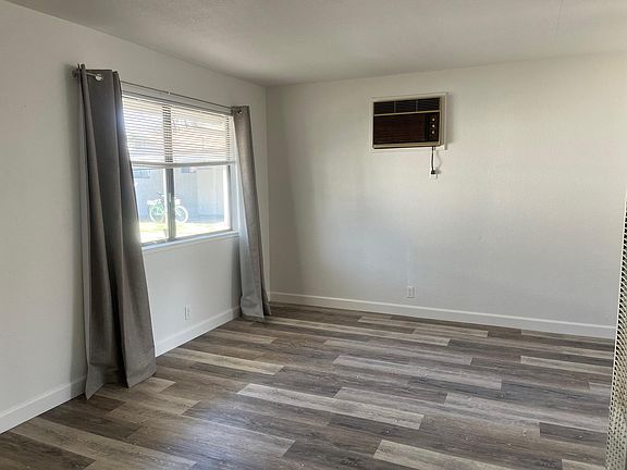 2nd image of 28 E Abbey St #28B