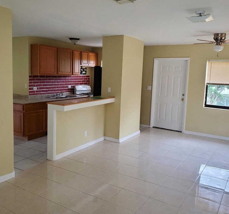 1st image of 1471 NW 1st Ct