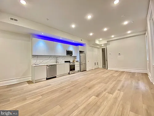 1824 Chestnut St #101 Photo 1