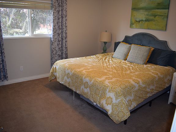 3rd image of 1250 SE Colonial Dr